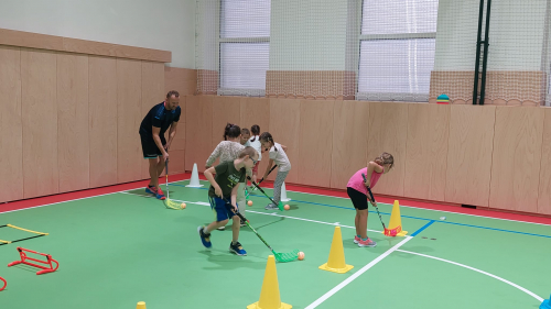 Florbalová akademie B98 opět láká do svých řad