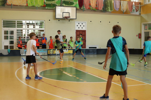 Malé i velké florbalisty čeká tradiční kemp