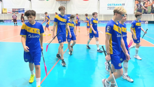 Oslabený dorost jen za tři body, přesto dál jasně vede